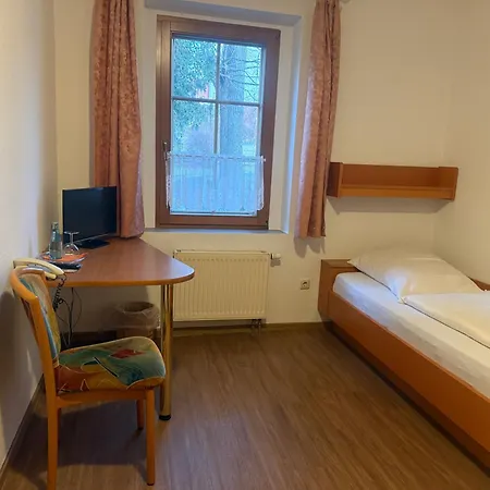 Eutschuetzer Muehle Guest house *
